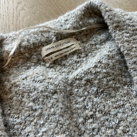 EUC Urban Outfitters sweater - size large - Picture 4 of 4